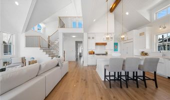 811 Ocean Rd, Narragansett, RI 02882