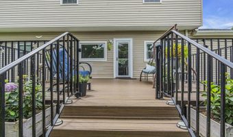551 Chester Pkwy, Belford, NJ 07718