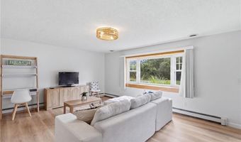 6 Lakewood Dr, Narragansett, RI 02882
