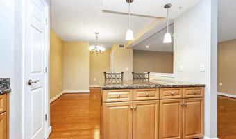 4079 S FOUR MILE RUN Dr 402, Arlington, VA 22204