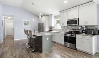 32 Edison St, Bayville, NJ 08721