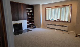 31 S Emerson Ave, Amity Harbor, NY 11701