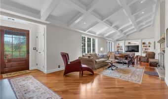 35 TIMBERLAND Dr, Lincoln, RI 02865