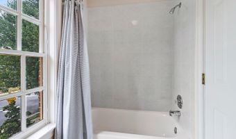 4831 26TH St N, Arlington, VA 22207
