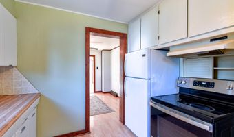 104 Grove Ave, Alma, MI 48801