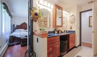 52 Urquhart St, Cranston, RI 02920