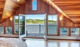 4 Hull Cove St, Jamestown, RI 02835