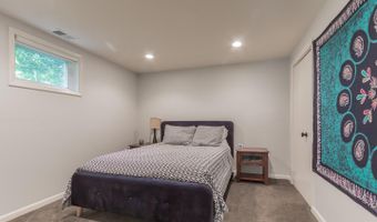 5336 WAPAKONETA Rd, Bethesda, MD 20816