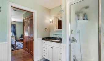 201 Paradise Ave, Middletown, RI 02842