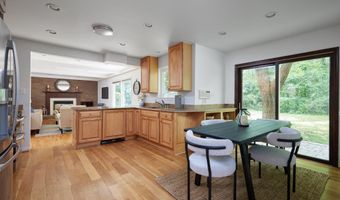 7811 CHARLESTON Dr, Bethesda, MD 20817