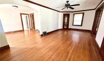 2420 E Market St 1, Akron, OH 44312