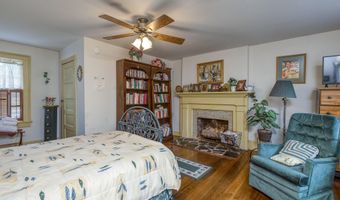 210 NE Valley St, Abingdon, VA 24210
