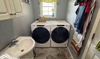 725 N E St, Albia, IA 52531
