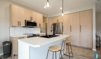 105 E Birchwood Dr, Brandon, SD 57005