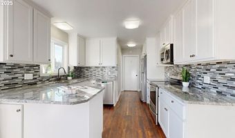 425 MEMORY Ln, Brookings, OR 97415