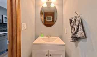 1271 Oxford Cir, Akron, OH 44312