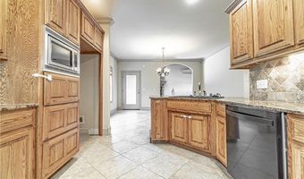 1102 SE Phoenix St, Bentonville, AR 72712