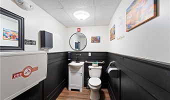 382 Thames St, Bristol, RI 02809