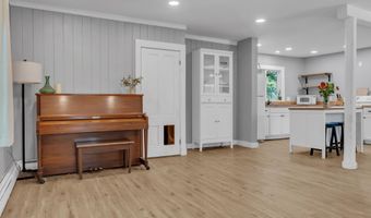 24 Center St, Augusta, ME 04330