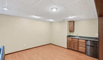 916 Whitney Dr, Apple Valley, MN 55124