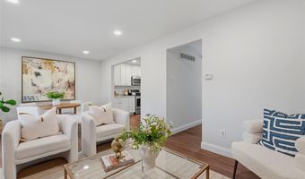 2373 Hiddengarden Ct, Ballwin, MO 63021