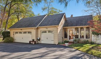 302 Fox Hollow Woods Dr, Ballwin, MO 63021