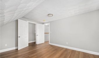35 Central St, Lincoln, RI 02838