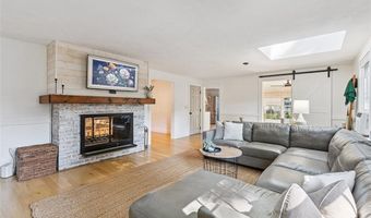 15 Birchwood Dr, Cumberland, RI 02864
