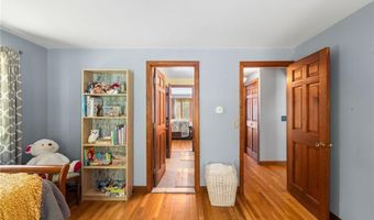 2 Spinney Ln, North Kingstown, RI 02852