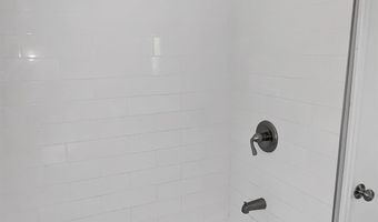 615 N Shore Rd, Absecon, NJ 08201