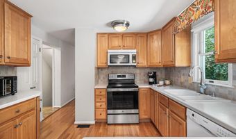 3843 30TH St N, Arlington, VA 22207