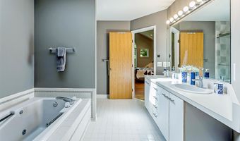 555 Glendale Cir, Ann Arbor, MI 48103