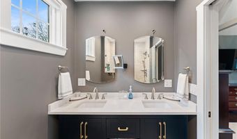 6 Knowlton Ct, Bristol, RI 02809