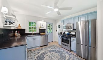 11005 Park Rd, Anchorage, KY 40223
