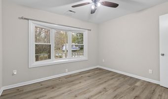 402 Chippendale Ln, Bonneau, SC 29431