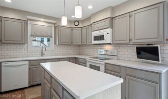 2325 E 40th Ct, Des Moines, IA 50317