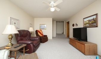 1601 E Sylvan Cir, Brandon, SD 57005