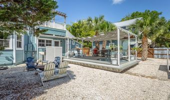 111 4th St, Apalachicola, FL 32320
