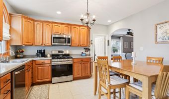 15 5th Ave, Avenel, NJ 07001