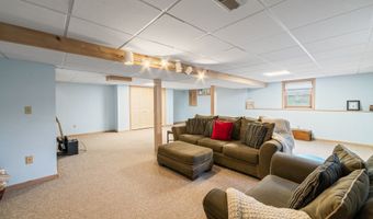 27 S Pond Cir, Cheshire, CT 06410