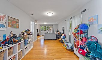 19 Apple Blossom Ct, Airmont, NY 10952