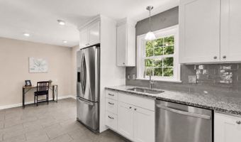 8221 DOCTOR CRAIK Ct, Alexandria, VA 22306