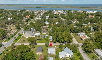 66 8th St, Apalachicola, FL 32320