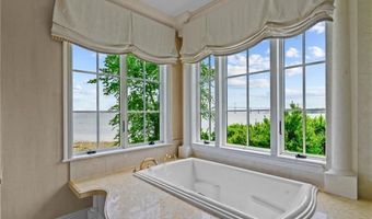 5 Decatur Ave, Jamestown, RI 02835