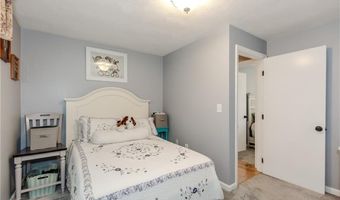 10 Pembroke Dr, Johnston, RI 02919