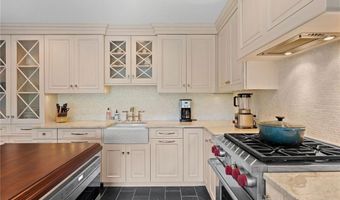 127 Harrison Ave 7, Newport, RI 02840