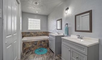 912 S 7th St, Aransas Pass, TX 78336