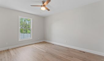 18 Sextant Dr, Barnegat, NJ 08005
