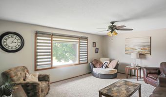 11 Linda Ln, Aberdeen, SD 57401