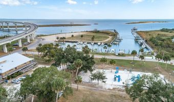 250 Bobby Cato St, Apalachicola, FL 32320
